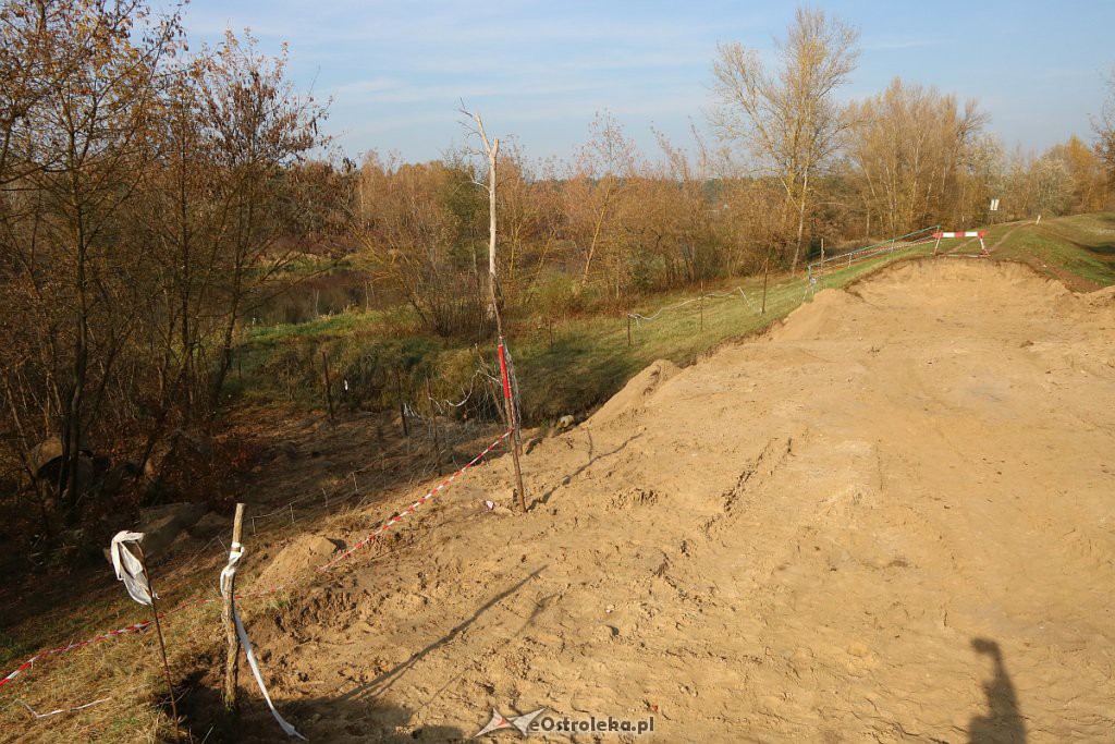Wał przeciwpowodziowy w Ostrołęce już częściowo naprawiony [23.10.2019] - zdjęcie #7 - eOstroleka.pl