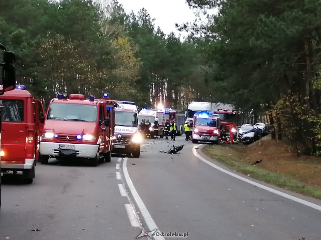 Makabryczny wypadek autobusu na DK-61 pod Ostrołęka. Jest wielu rannych [27.10.2019] - zdjęcie #2 - eOstroleka.pl