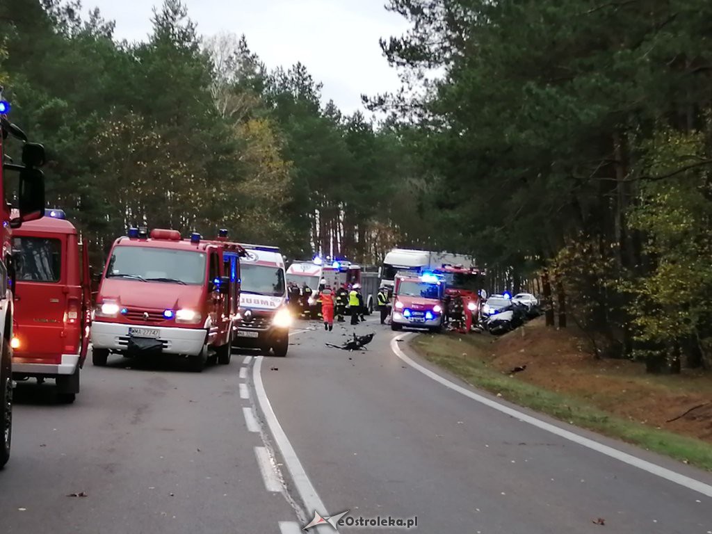 Makabryczny wypadek autobusu na DK-61 pod Ostrołęka. Jest wielu rannych [27.10.2019] - zdjęcie #3 - eOstroleka.pl