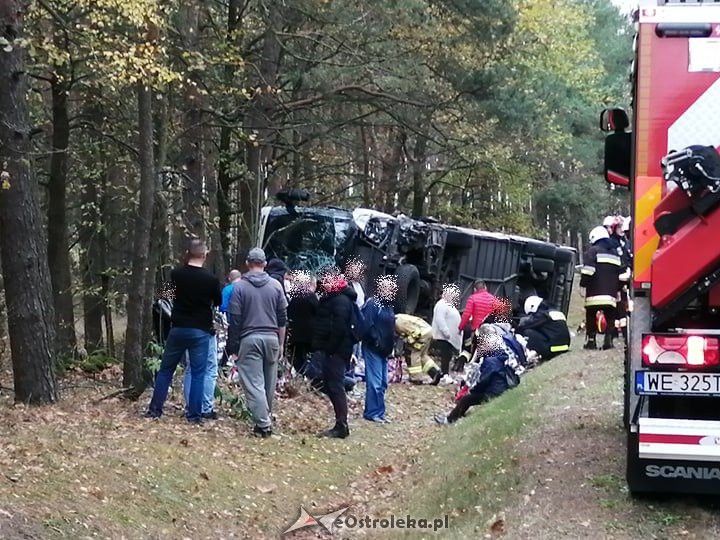 Makabryczny wypadek autobusu na DK-61 pod Ostrołęka. Jest wielu rannych [27.10.2019] - zdjęcie #4 - eOstroleka.pl