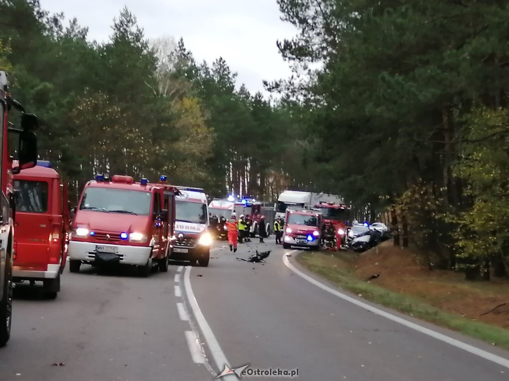 Makabryczny wypadek autobusu na DK-61 pod Ostrołęka. Jest wielu rannych [27.10.2019] - zdjęcie #5 - eOstroleka.pl