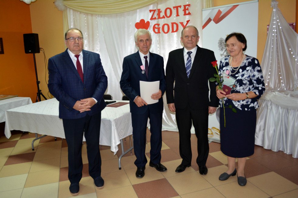 Złoci jubilaci z gminy Łyse z medalami [30.10.2019] - zdjęcie #6 - eOstroleka.pl