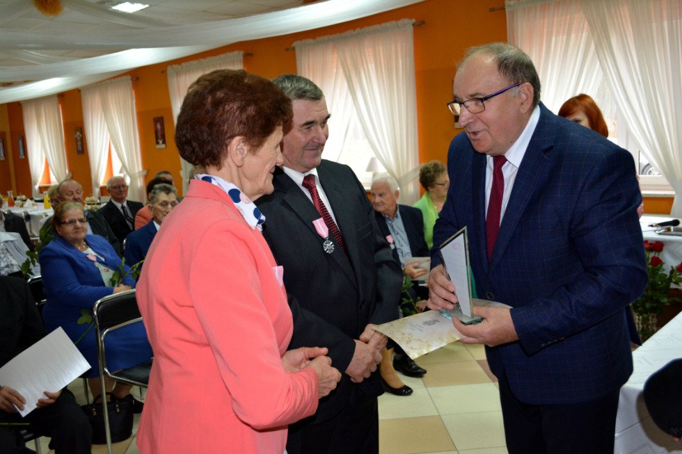 Złoci jubilaci z gminy Łyse z medalami [30.10.2019] - zdjęcie #123 - eOstroleka.pl