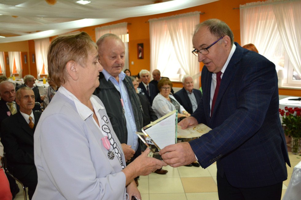 Złoci jubilaci z gminy Łyse z medalami [30.10.2019] - zdjęcie #101 - eOstroleka.pl