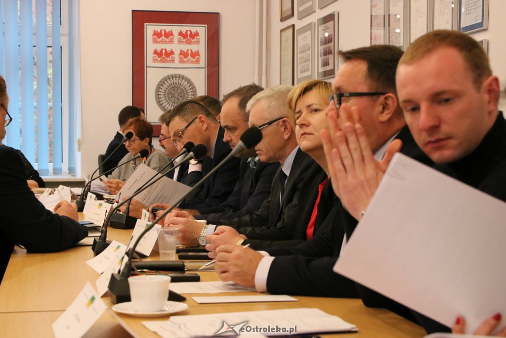 XII sesja Rady Powiatu w Ostrołęce [30.10.2019] - zdjęcie #6 - eOstroleka.pl