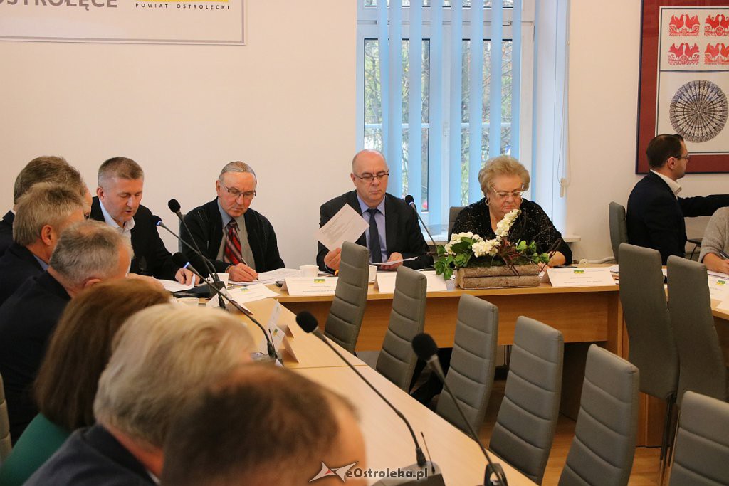 XII sesja Rady Powiatu w Ostrołęce [30.10.2019] - zdjęcie #7 - eOstroleka.pl