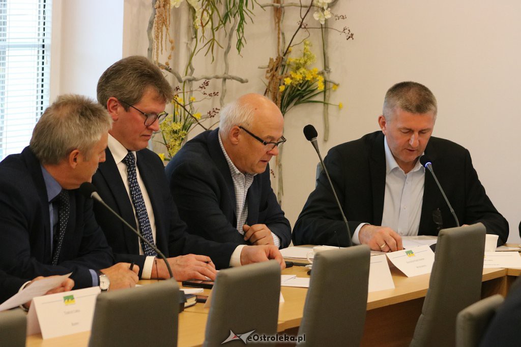 XII sesja Rady Powiatu w Ostrołęce [30.10.2019] - zdjęcie #19 - eOstroleka.pl