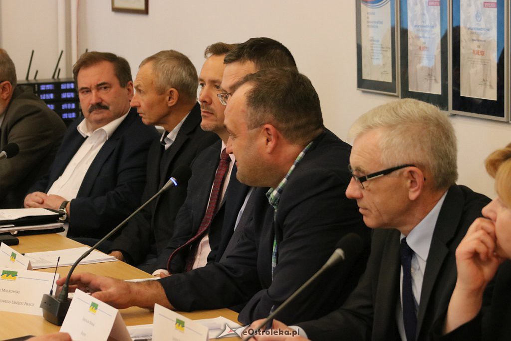 XII sesja Rady Powiatu w Ostrołęce [30.10.2019] - zdjęcie #30 - eOstroleka.pl