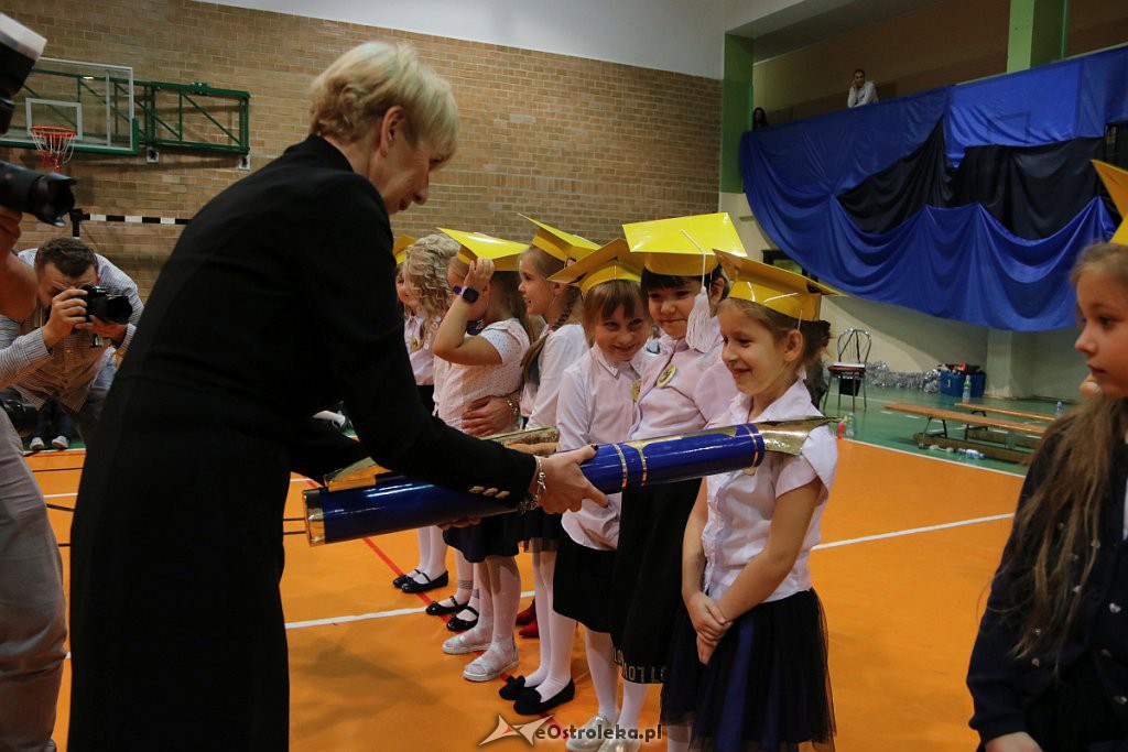 Pasowanie na ucznia w Szkole Podstawowej nr 5 im. Zofii Niedziałkowskiej [30.10.2019] - zdjęcie #102 - eOstroleka.pl