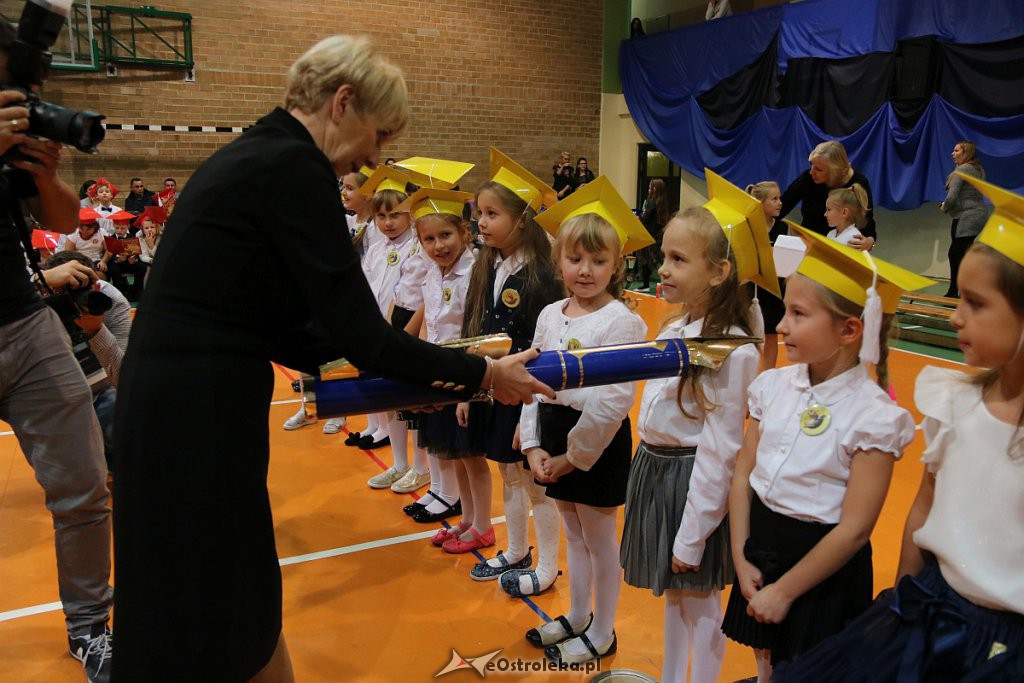 Pasowanie na ucznia w Szkole Podstawowej nr 5 im. Zofii Niedziałkowskiej [30.10.2019] - zdjęcie #99 - eOstroleka.pl