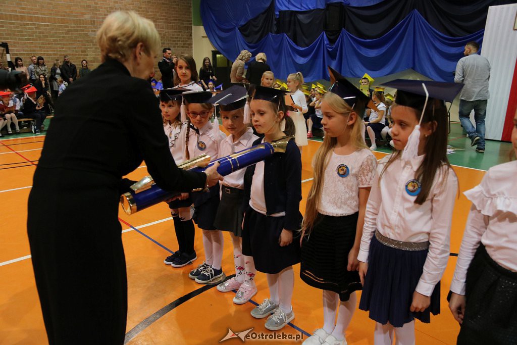 Pasowanie na ucznia w Szkole Podstawowej nr 5 im. Zofii Niedziałkowskiej [30.10.2019] - zdjęcie #78 - eOstroleka.pl
