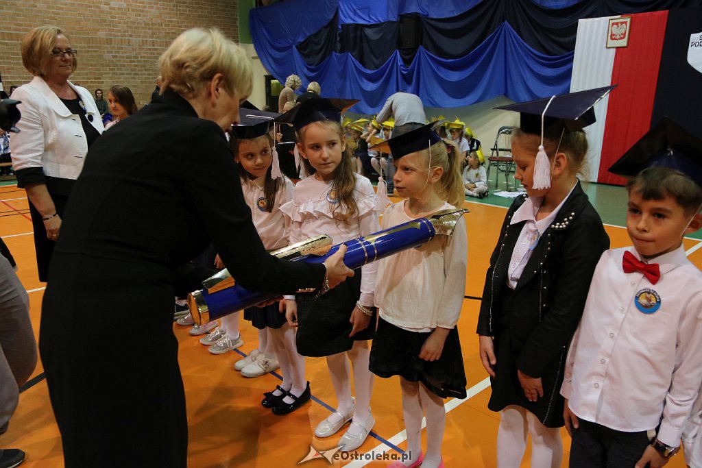 Pasowanie na ucznia w Szkole Podstawowej nr 5 im. Zofii Niedziałkowskiej [30.10.2019] - zdjęcie #74 - eOstroleka.pl