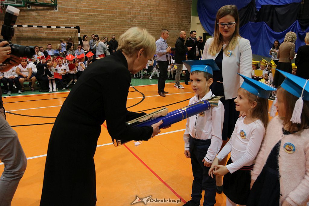 Pasowanie na ucznia w Szkole Podstawowej nr 5 im. Zofii Niedziałkowskiej [30.10.2019] - zdjęcie #62 - eOstroleka.pl