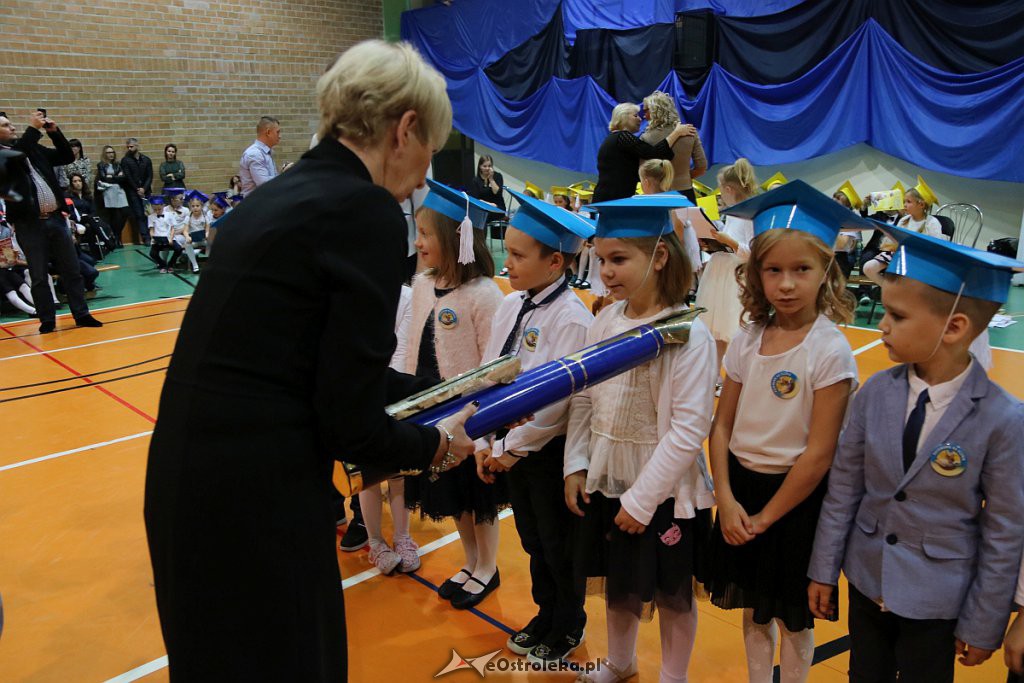 Pasowanie na ucznia w Szkole Podstawowej nr 5 im. Zofii Niedziałkowskiej [30.10.2019] - zdjęcie #58 - eOstroleka.pl