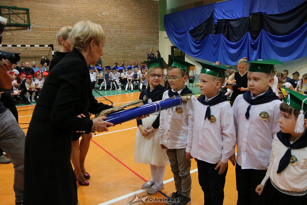 Pasowanie na ucznia w Szkole Podstawowej nr 5 im. Zofii Niedziałkowskiej [30.10.2019] - zdjęcie #28 - eOstroleka.pl