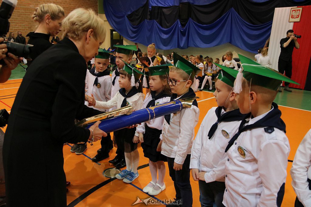 Pasowanie na ucznia w Szkole Podstawowej nr 5 im. Zofii Niedziałkowskiej [30.10.2019] - zdjęcie #23 - eOstroleka.pl