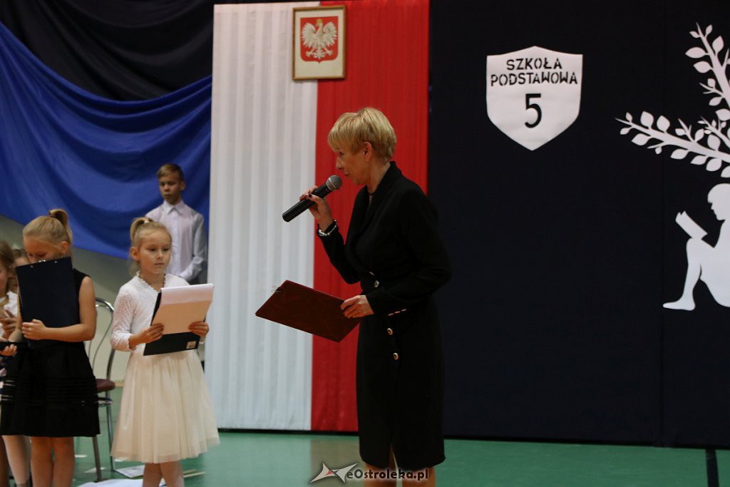 Pasowanie na ucznia w Szkole Podstawowej nr 5 im. Zofii Niedziałkowskiej [30.10.2019] - zdjęcie #4 - eOstroleka.pl