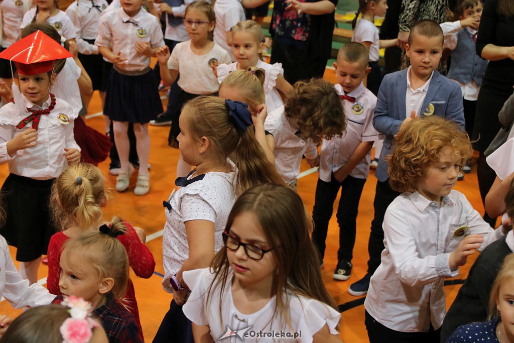 Pasowanie na ucznia w Szkole Podstawowej nr 5 im. Zofii Niedziałkowskiej [30.10.2019] - zdjęcie #41 - eOstroleka.pl