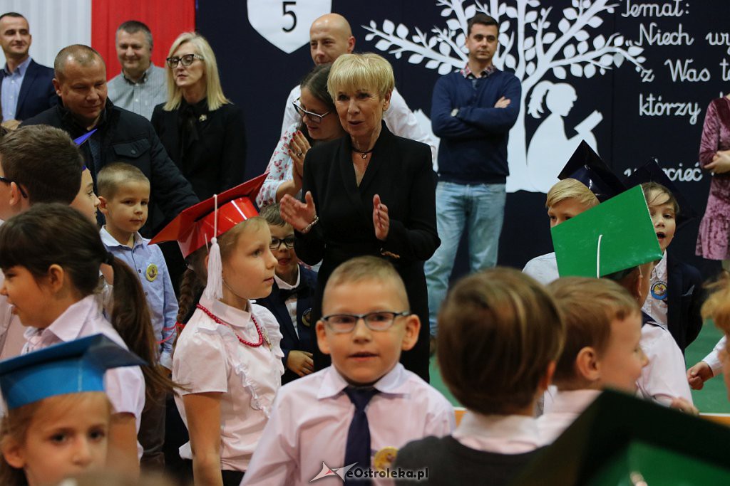 Pasowanie na ucznia w Szkole Podstawowej nr 5 im. Zofii Niedziałkowskiej [30.10.2019] - zdjęcie #39 - eOstroleka.pl