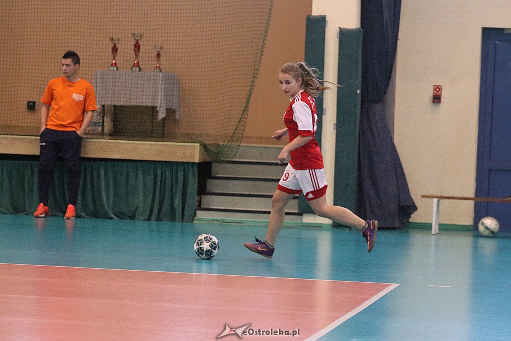 Mistrzostwa Ostrołęki szkół średnich w piłce nożnej kobiet [07.11.2019] - zdjęcie #2 - eOstroleka.pl