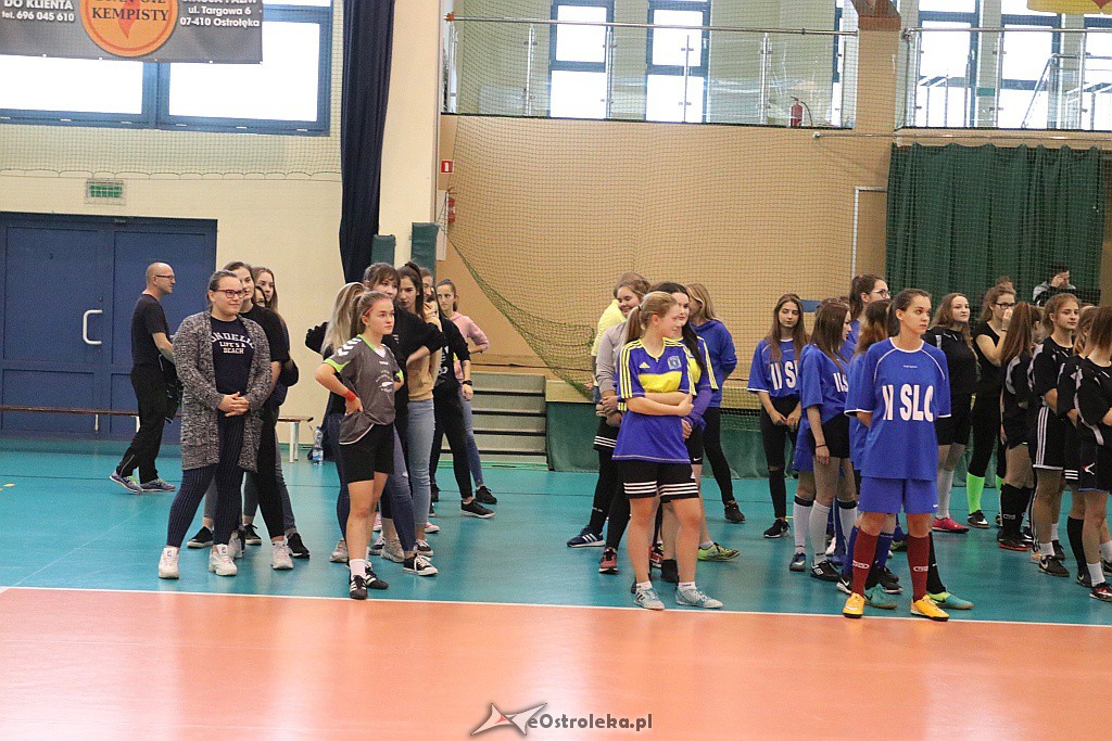 Mistrzostwa Ostrołęki szkół średnich w piłce nożnej kobiet [07.11.2019] - zdjęcie #8 - eOstroleka.pl