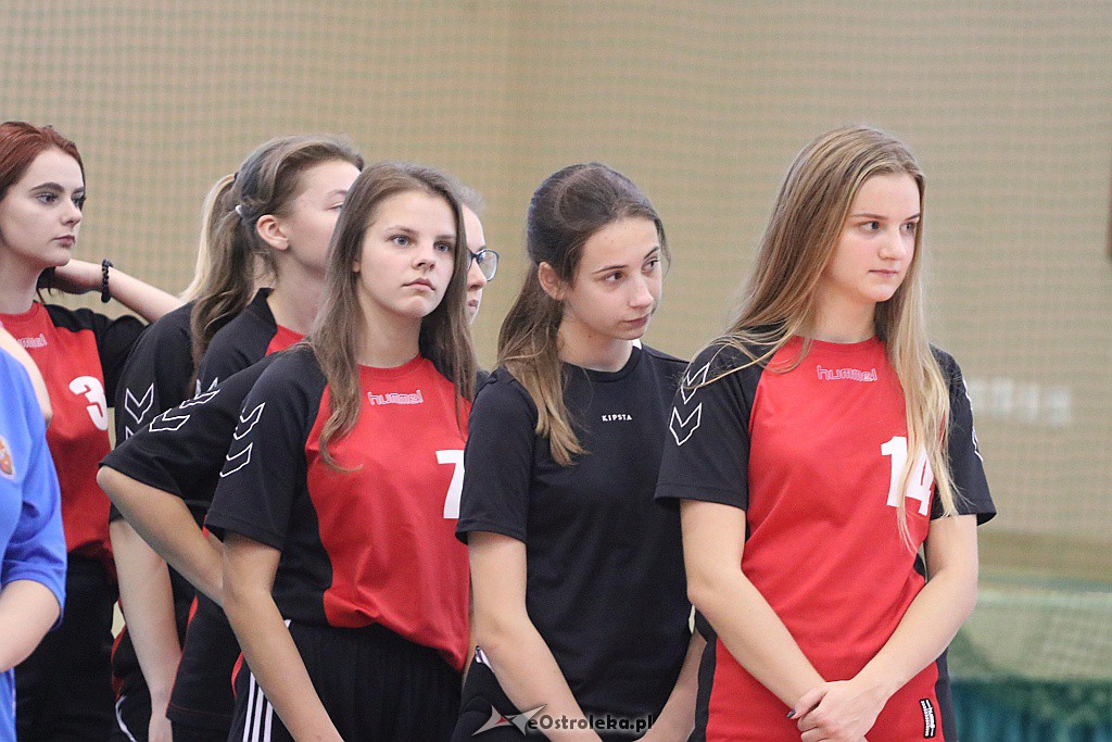 Mistrzostwa Ostrołęki szkół średnich w piłce nożnej kobiet [07.11.2019] - zdjęcie #12 - eOstroleka.pl