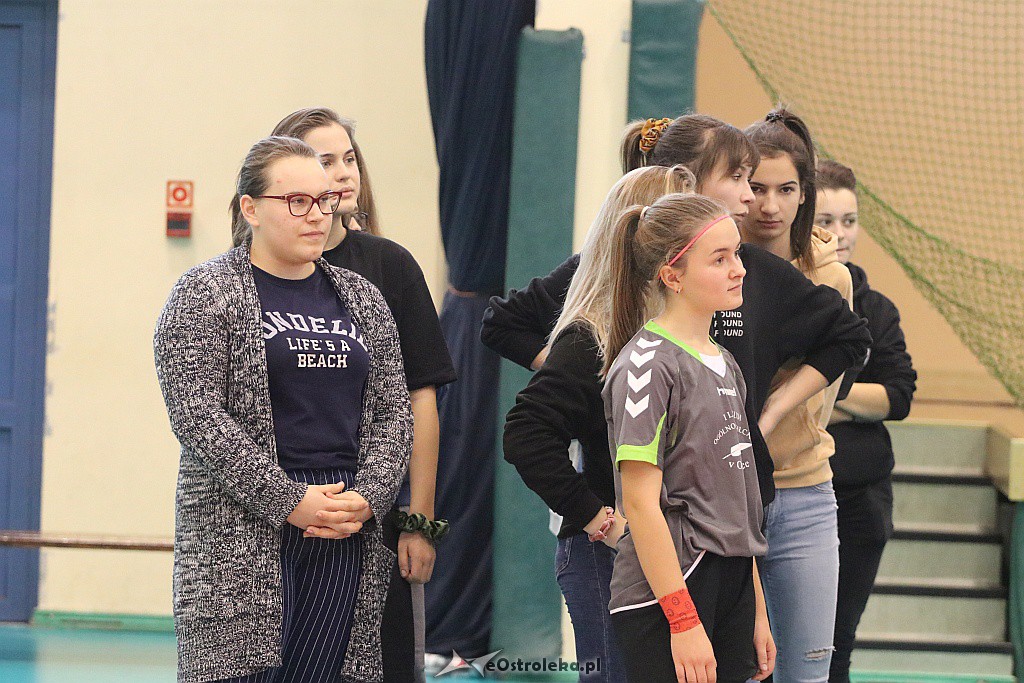 Mistrzostwa Ostrołęki szkół średnich w piłce nożnej kobiet [07.11.2019] - zdjęcie #15 - eOstroleka.pl