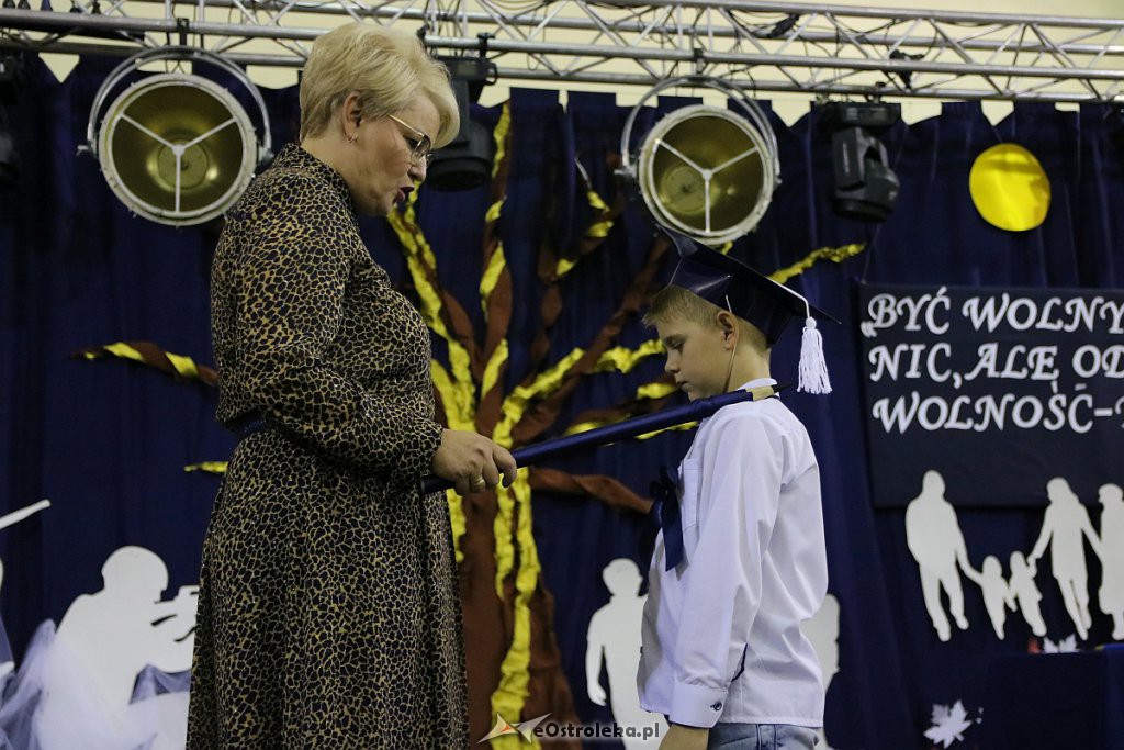 Pasowanie na ucznia w SP nr 6 [07.11.2019] - zdjęcie #10 - eOstroleka.pl