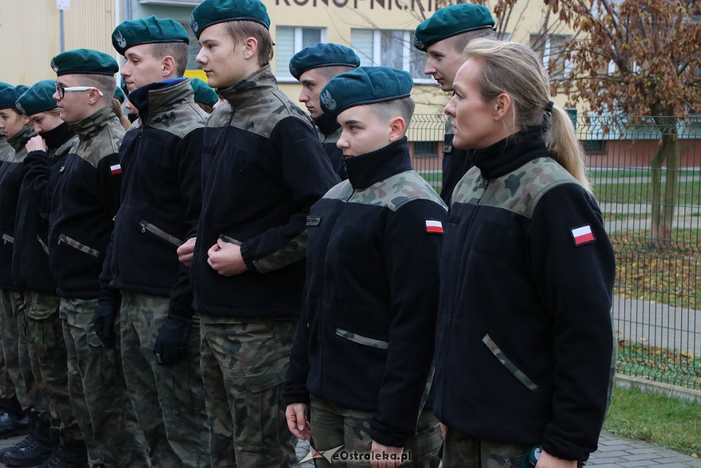 Pokaz musztry paradnej w adeptów z 2. SLO w Ostrołęce [08.11.2019] - zdjęcie #23 - eOstroleka.pl