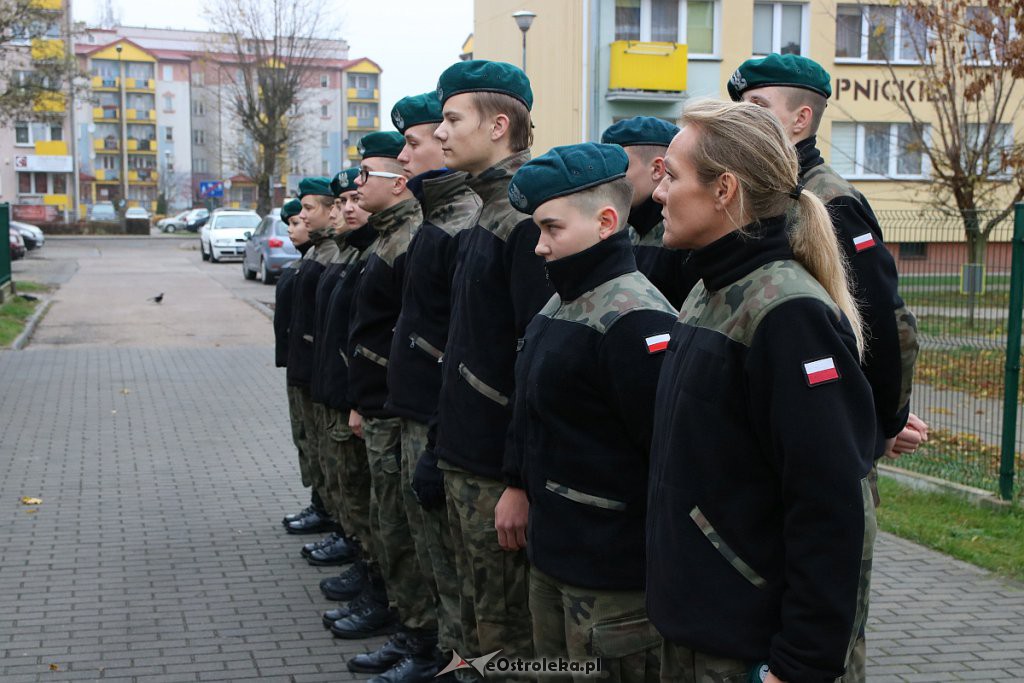 Pokaz musztry paradnej w adeptów z 2. SLO w Ostrołęce [08.11.2019] - zdjęcie #25 - eOstroleka.pl