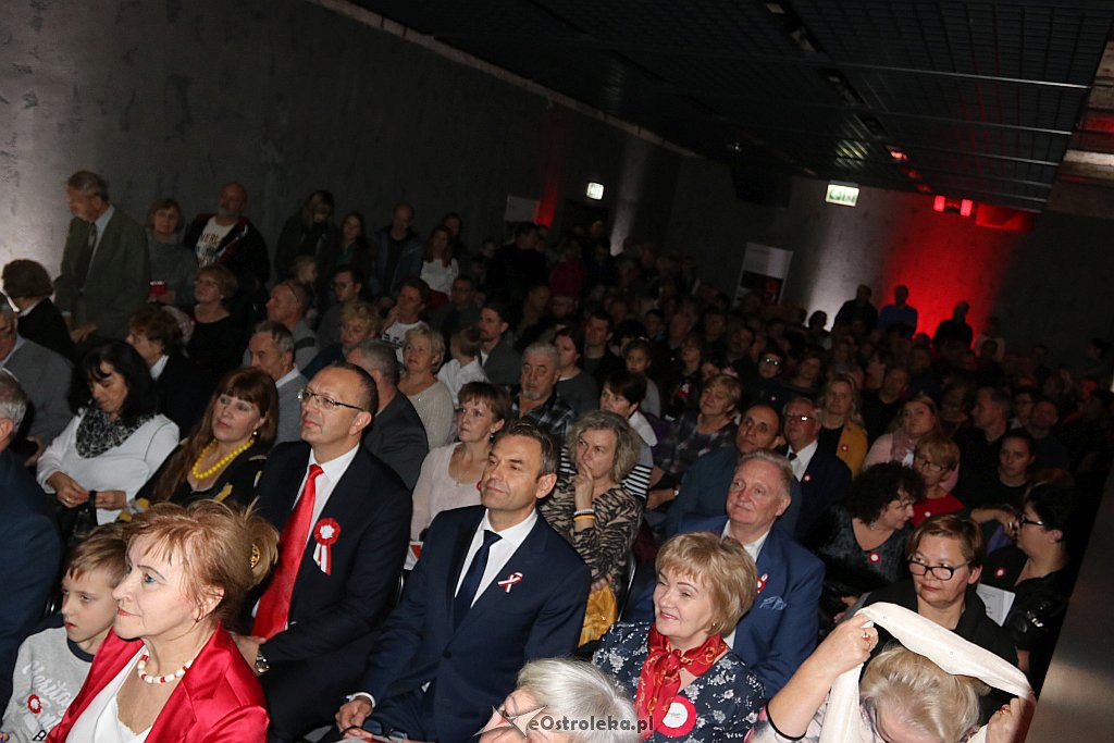 Patriotyczne śpiewanie w Muzeum Żołnierzy Wyklętych [11.11.2019] - zdjęcie #2 - eOstroleka.pl