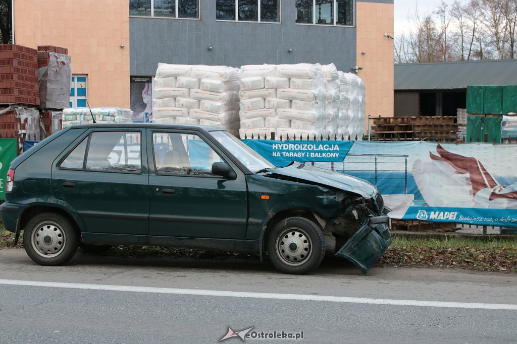 Wypadek na Stacha Konwy [14.11.2019] - zdjęcie #14 - eOstroleka.pl