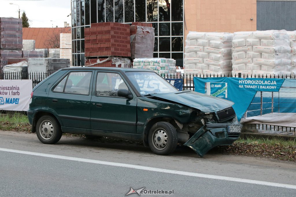 Wypadek na Stacha Konwy [14.11.2019] - zdjęcie #11 - eOstroleka.pl