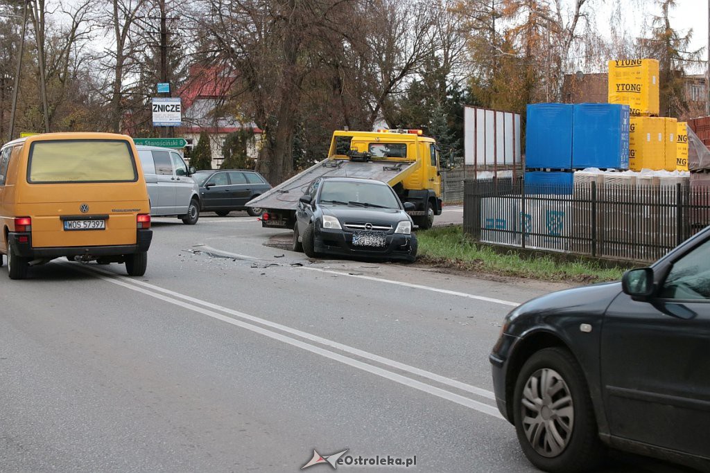 Wypadek na Stacha Konwy [14.11.2019] - zdjęcie #10 - eOstroleka.pl