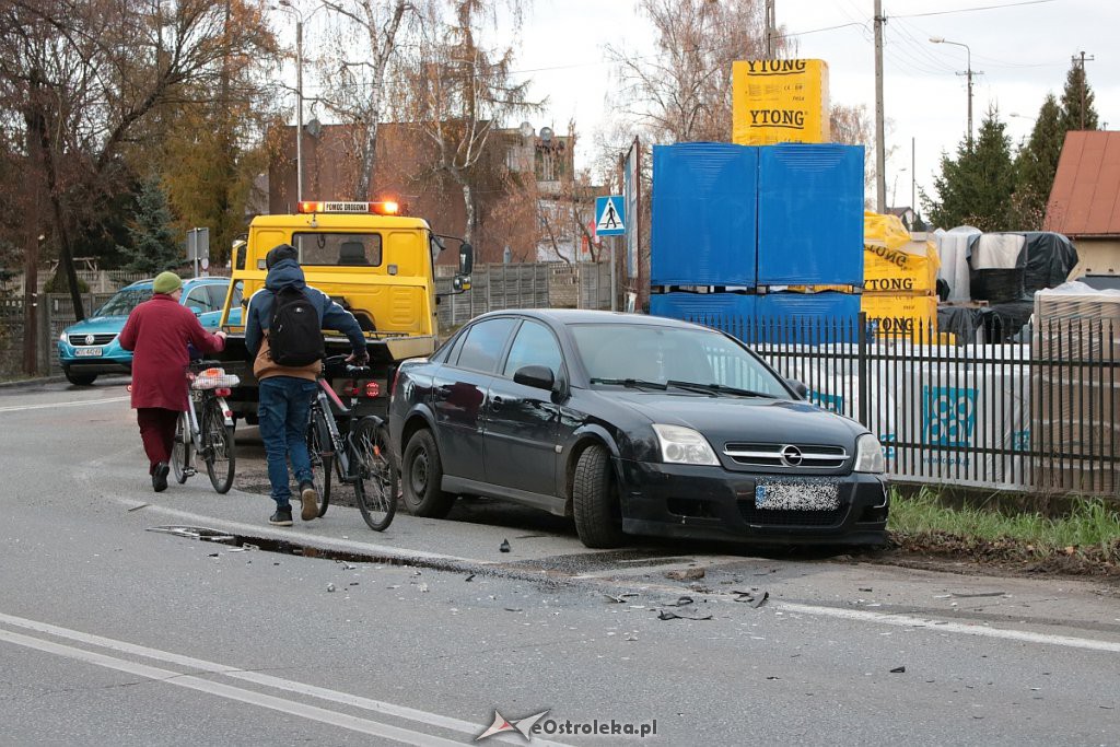 Wypadek na Stacha Konwy [14.11.2019] - zdjęcie #8 - eOstroleka.pl