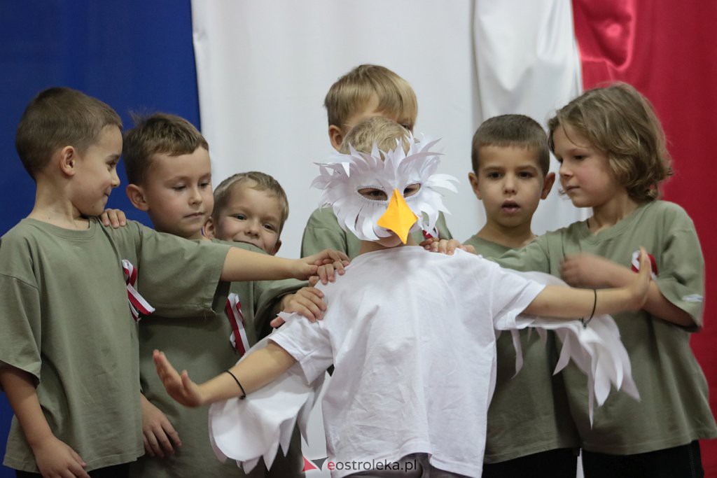 Lekcja historii w wykonaniu przedszkolaków z „Krainy Misiów” [WIDEO, ZDJĘCIA] - zdjęcie #39 - eOstroleka.pl