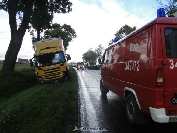 Zerzenie 3 aut w Olszewie Borkach (16.09.2010) - zdjęcie #18 - eOstroleka.pl