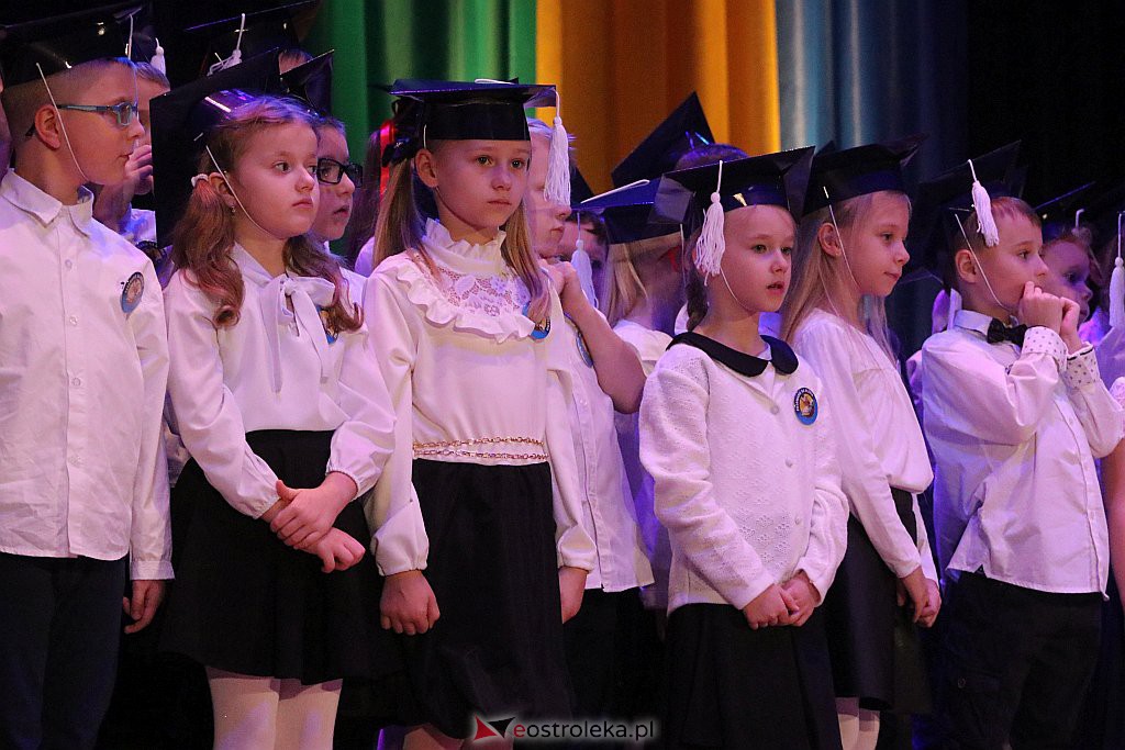 Pasowanie na ucznia w Szkole Podstawowej nr 1 [18.11.2019] - zdjęcie #3 - eOstroleka.pl