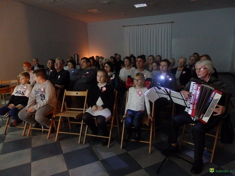 Wspólne śpiewanie pieśni patriotycznych i wojskowych w Chudku [19.11.2019] - zdjęcie #7 - eOstroleka.pl