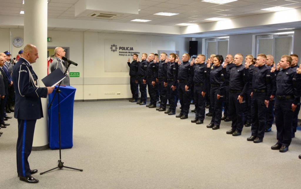 Policjanci złożyli ślubowanie [19.11.2019] - zdjęcie #3 - eOstroleka.pl