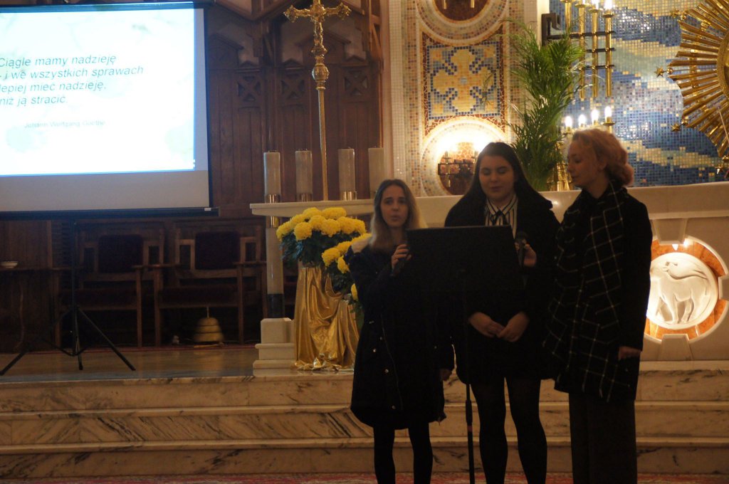 Uczniowie z II LO wystąpili w kościele pw. Zbawiciela Świata [20.11.2019] - zdjęcie #6 - eOstroleka.pl