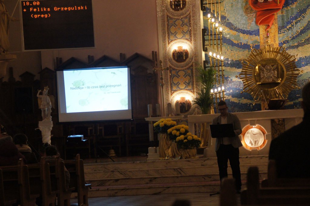 Uczniowie z II LO wystąpili w kościele pw. Zbawiciela Świata [20.11.2019] - zdjęcie #10 - eOstroleka.pl