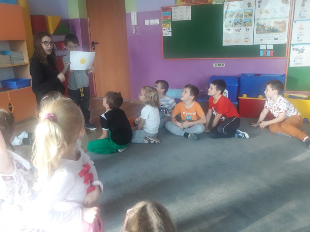 Licealistki czytają przedszkolakom [20.11.2019] - zdjęcie #19 - eOstroleka.pl