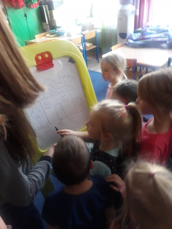 Licealistki czytają przedszkolakom [20.11.2019] - zdjęcie #24 - eOstroleka.pl