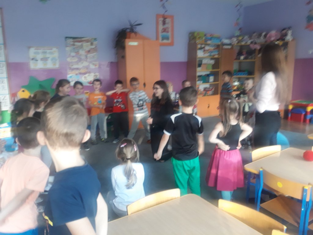 Licealistki czytają przedszkolakom [20.11.2019] - zdjęcie #28 - eOstroleka.pl
