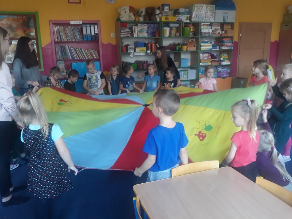 Licealistki czytają przedszkolakom [20.11.2019] - zdjęcie #31 - eOstroleka.pl