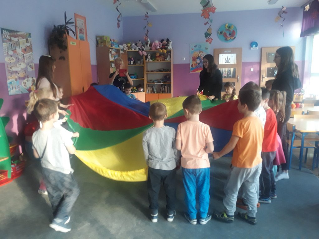 Licealistki czytają przedszkolakom [20.11.2019] - zdjęcie #33 - eOstroleka.pl