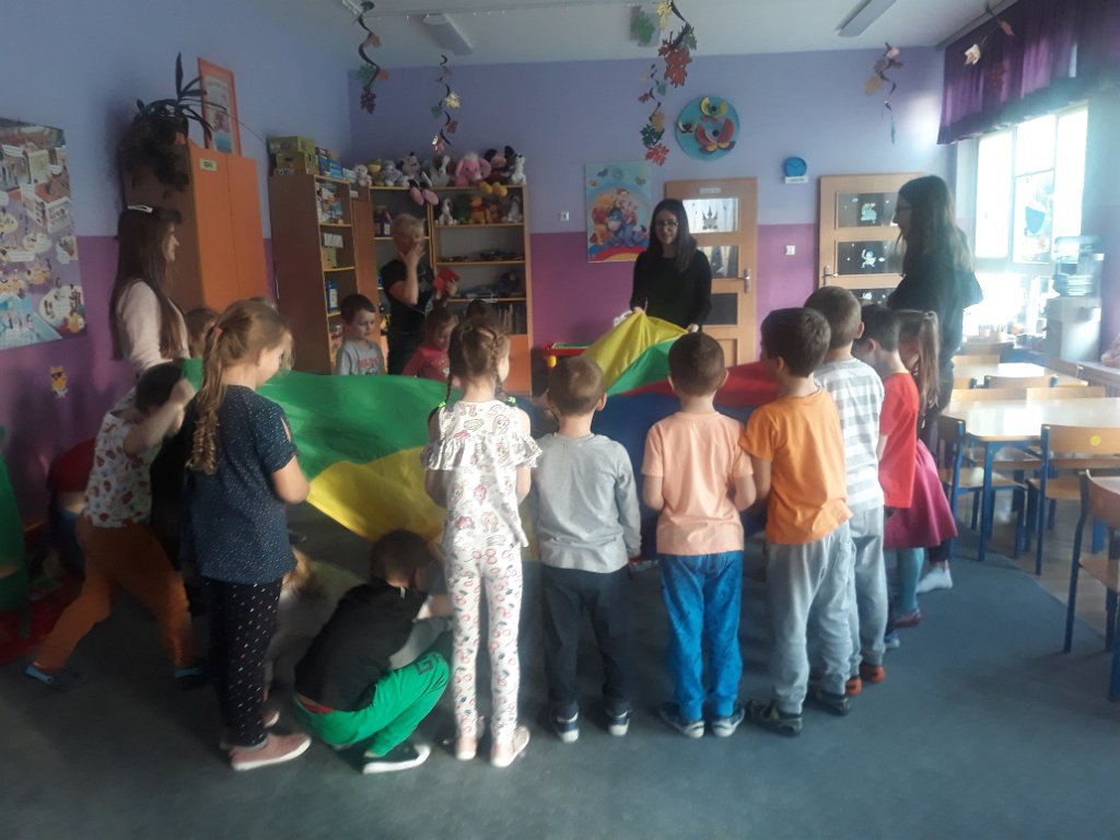 Licealistki czytają przedszkolakom [20.11.2019] - zdjęcie #34 - eOstroleka.pl