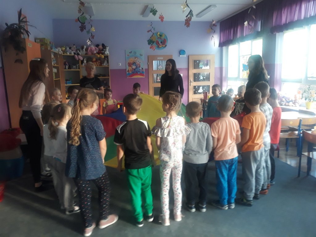 Licealistki czytają przedszkolakom [20.11.2019] - zdjęcie #35 - eOstroleka.pl