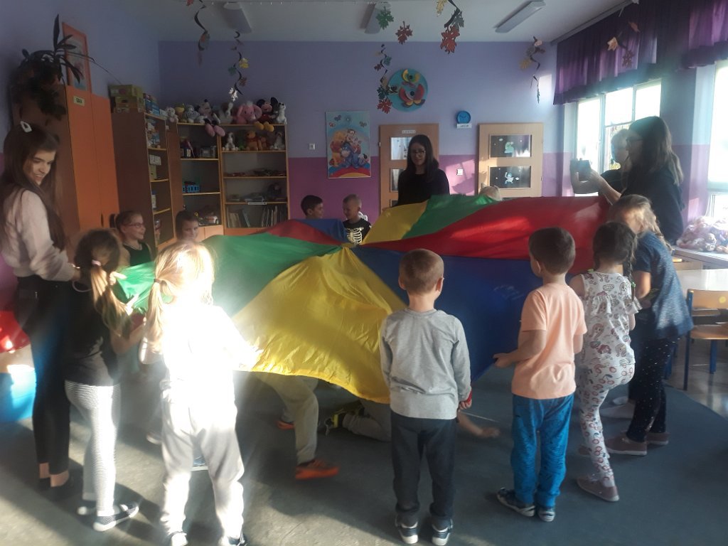 Licealistki czytają przedszkolakom [20.11.2019] - zdjęcie #37 - eOstroleka.pl
